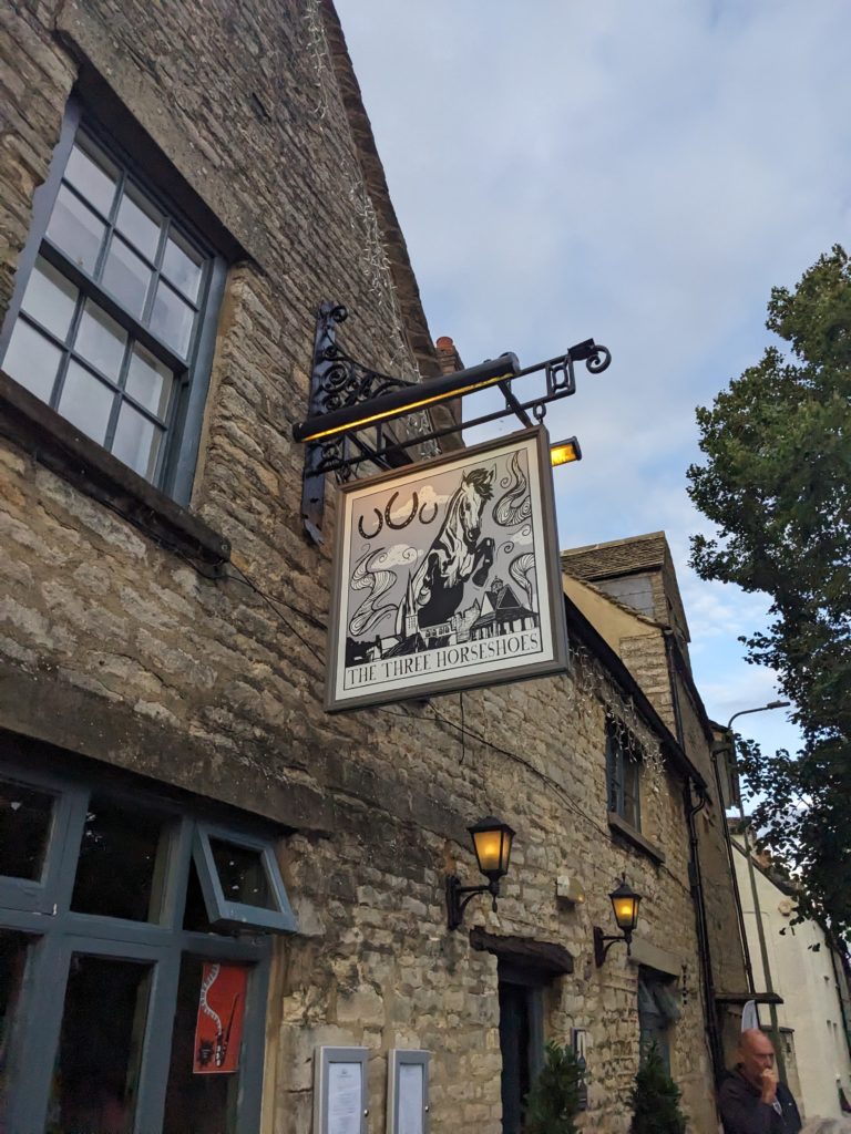 The entrance to the Three Horseshoes 